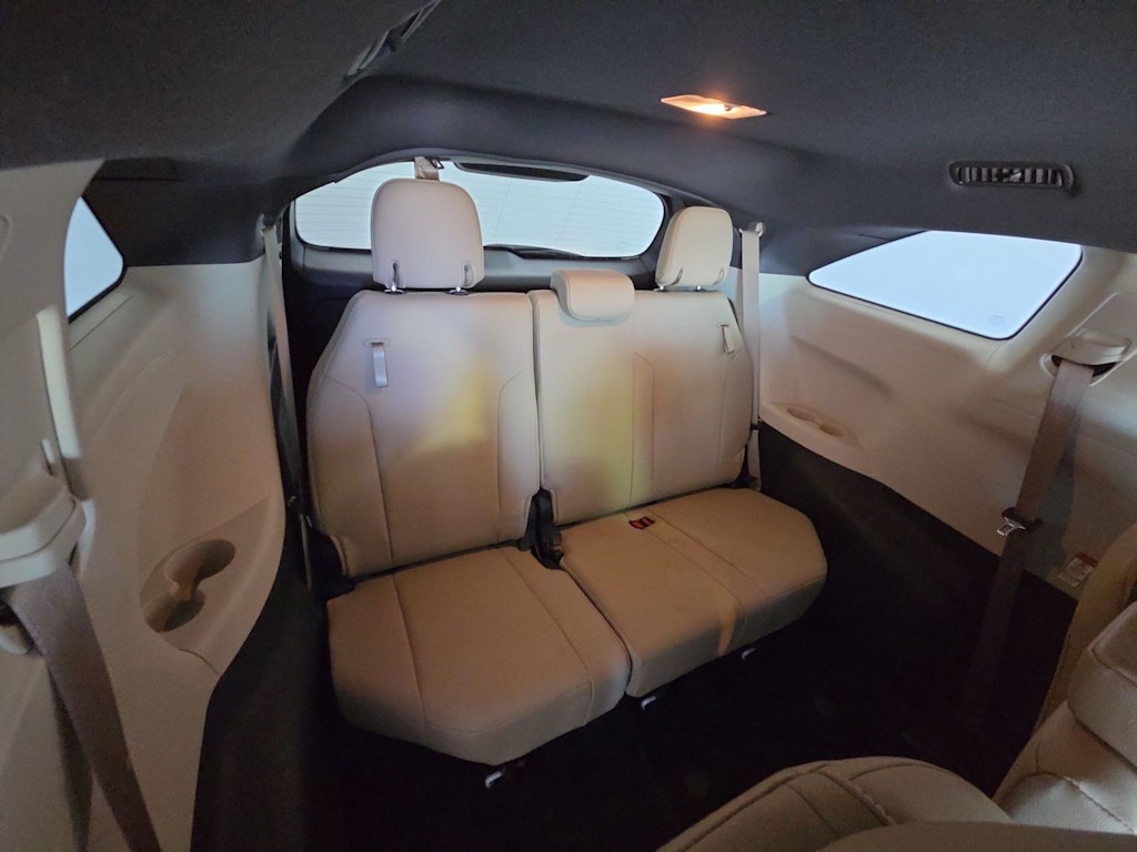 Thumbnail: 2022 Toyota Sienna - 25