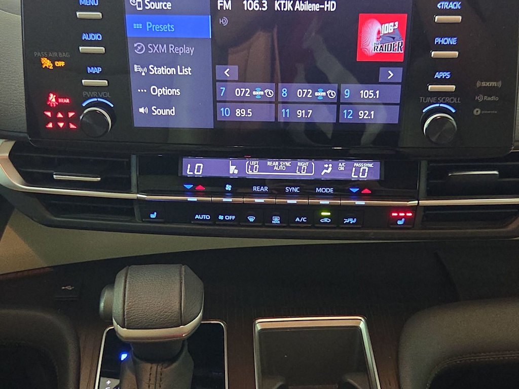 Thumbnail: 2022 Toyota Sienna - 28