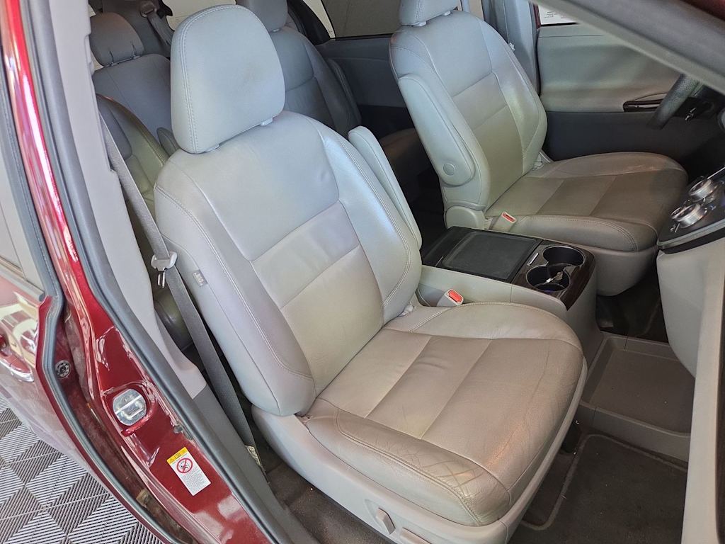 Thumbnail: 2018 Toyota Sienna - 12