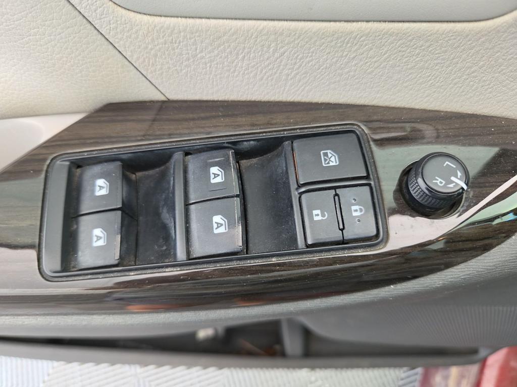 Thumbnail: 2018 Toyota Sienna - 22