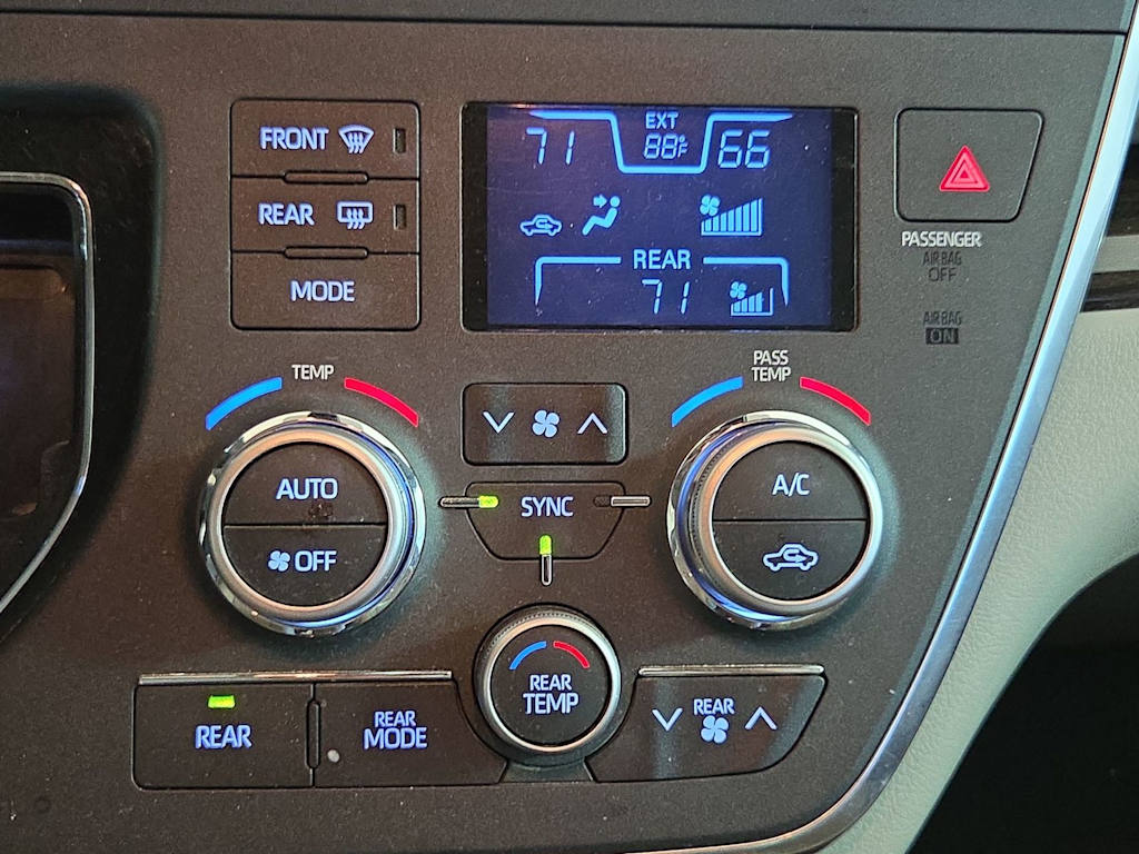Thumbnail: 2018 Toyota Sienna - 27
