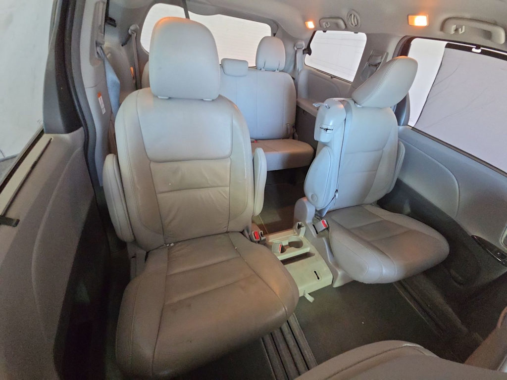 Thumbnail: 2018 Toyota Sienna - 23
