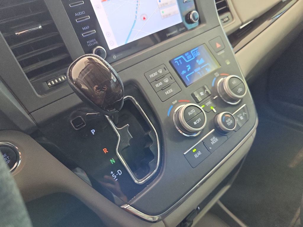 Thumbnail: 2018 Toyota Sienna - 28