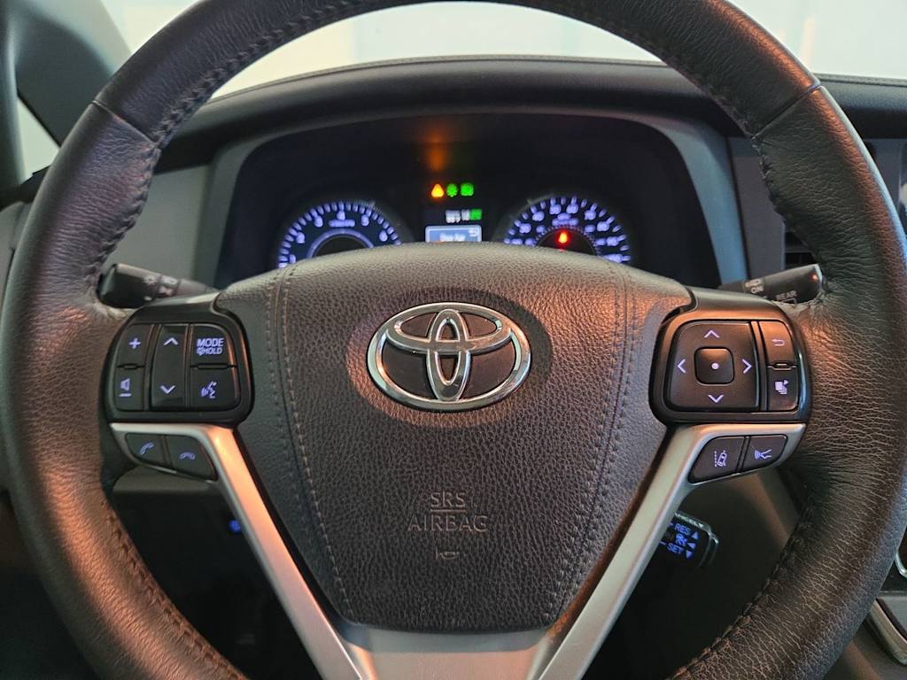 Thumbnail: 2018 Toyota Sienna - 24