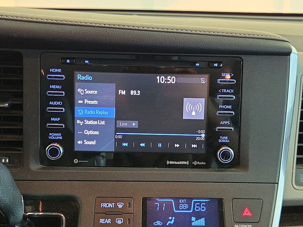 Thumbnail: 2018 Toyota Sienna - 14