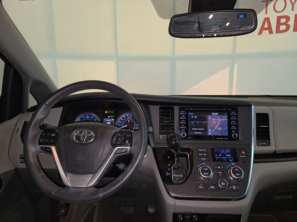 Thumbnail: 2018 Toyota Sienna - 2