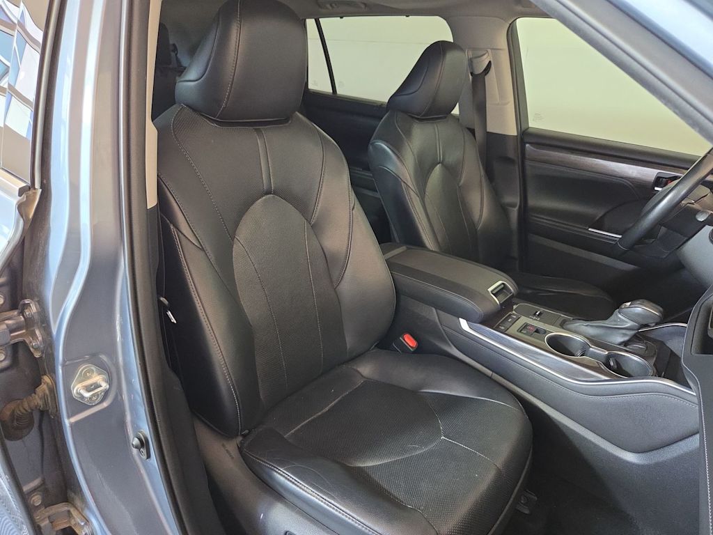 Thumbnail: 2021 Toyota Highlander - 11