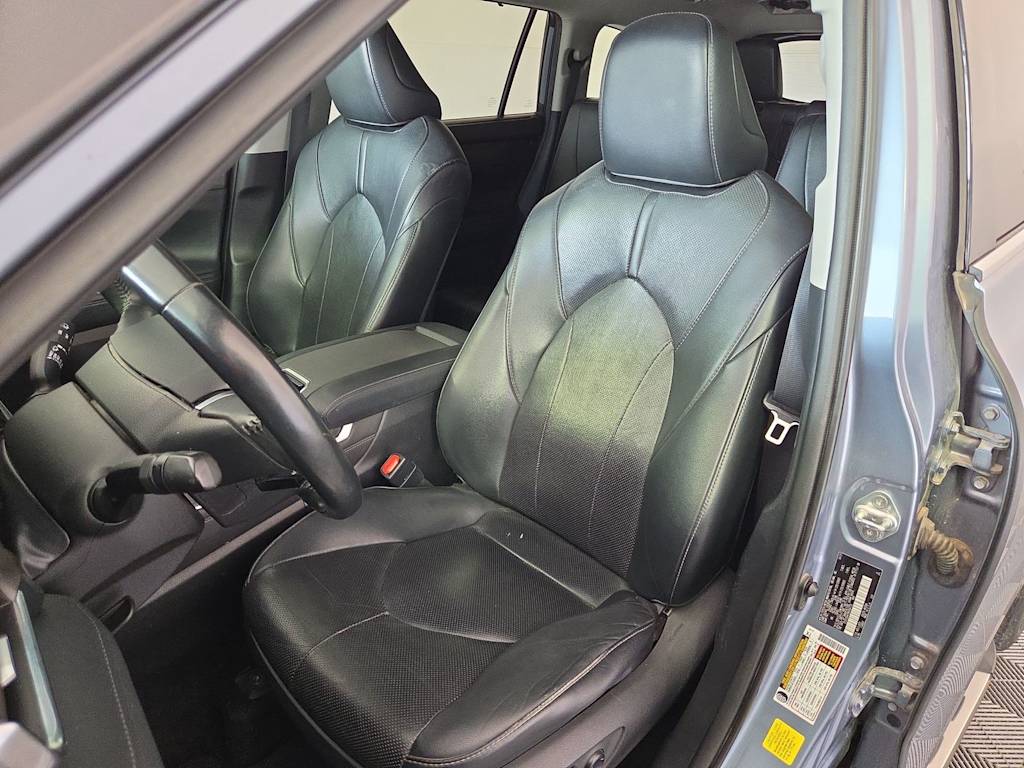 Thumbnail: 2021 Toyota Highlander - 10