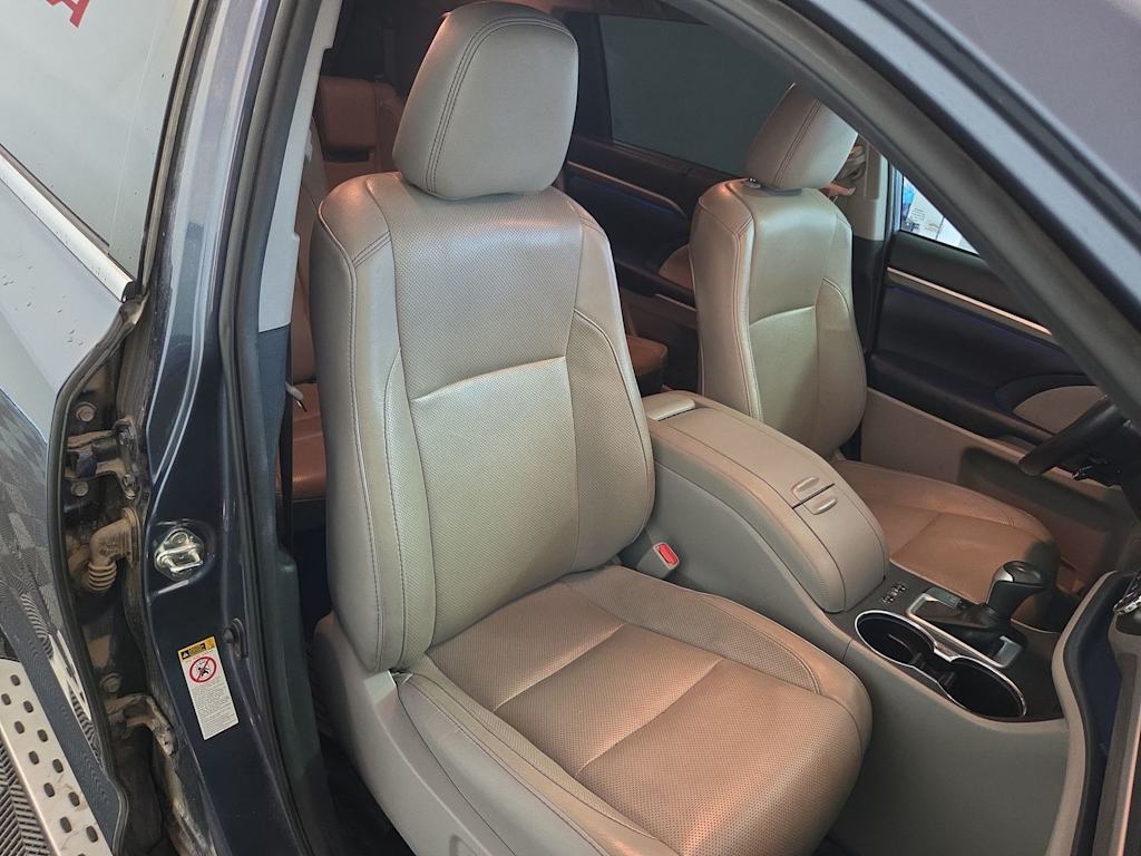 Thumbnail: 2019 Toyota Highlander - 11