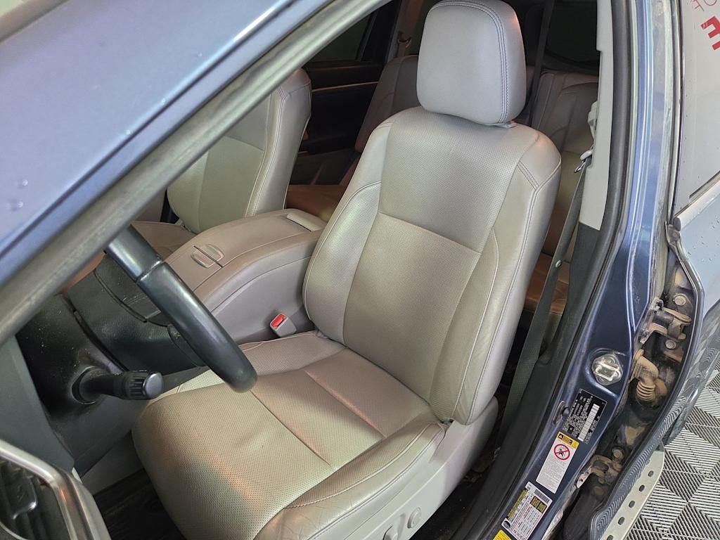 Thumbnail: 2019 Toyota Highlander - 10