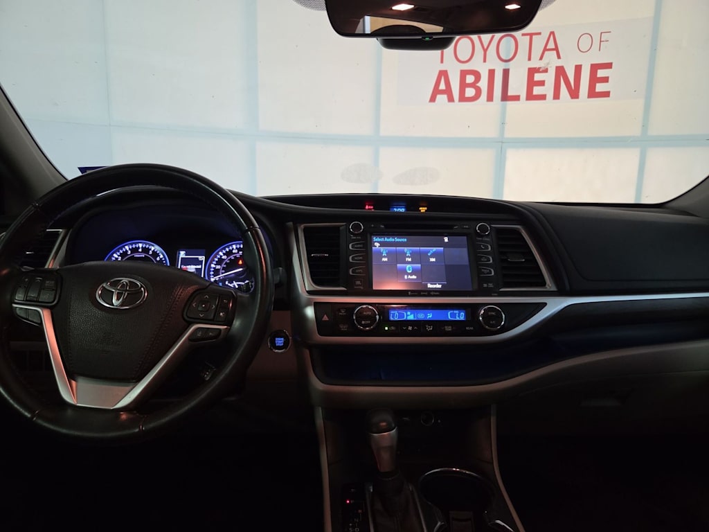 Thumbnail: 2019 Toyota Highlander - 9