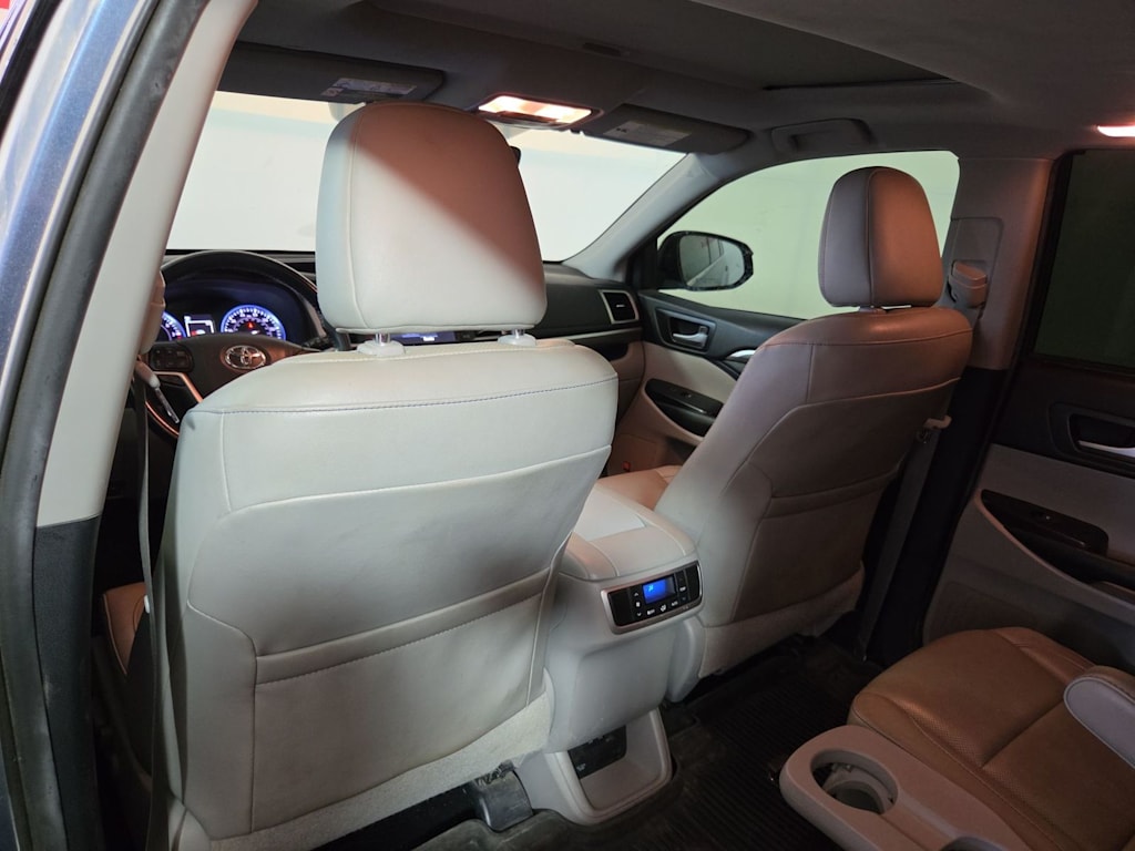 Thumbnail: 2019 Toyota Highlander - 12