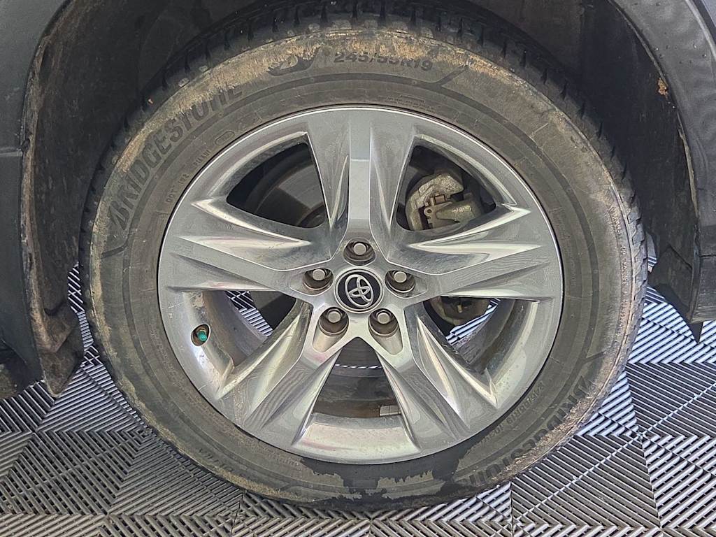 Thumbnail: 2019 Toyota Highlander - 8