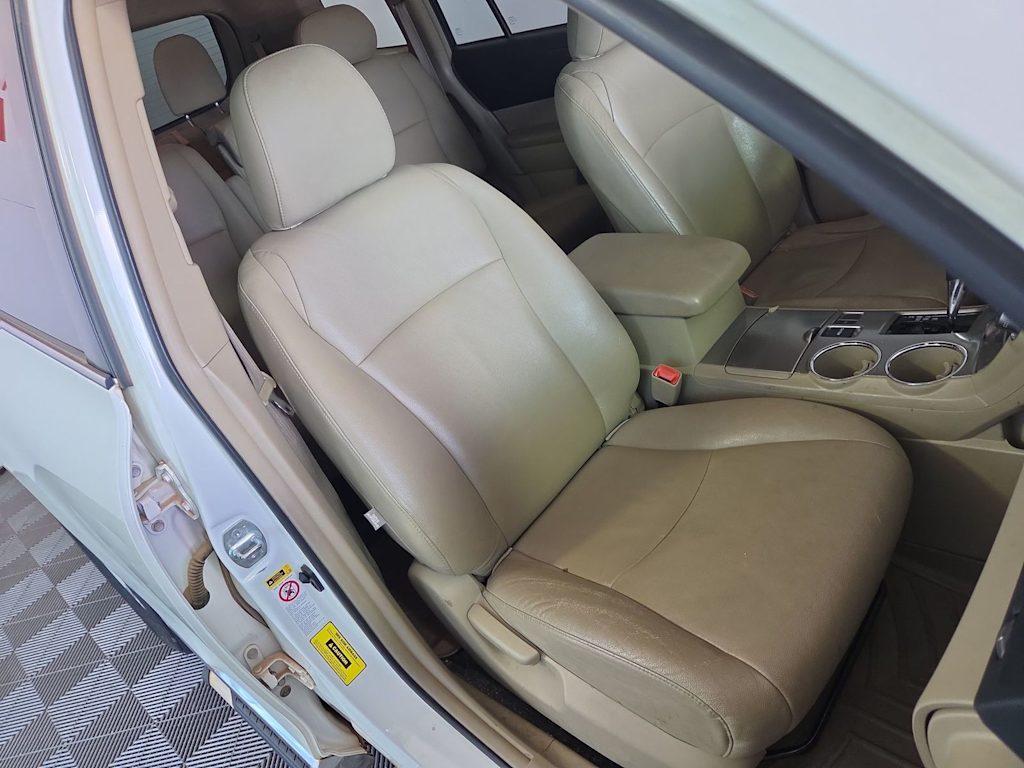 Thumbnail: 2011 Toyota Highlander - 11