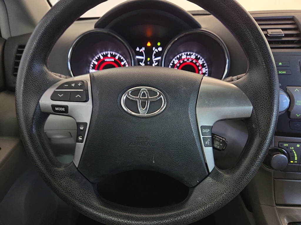 Thumbnail: 2012 Toyota Highlander - 22