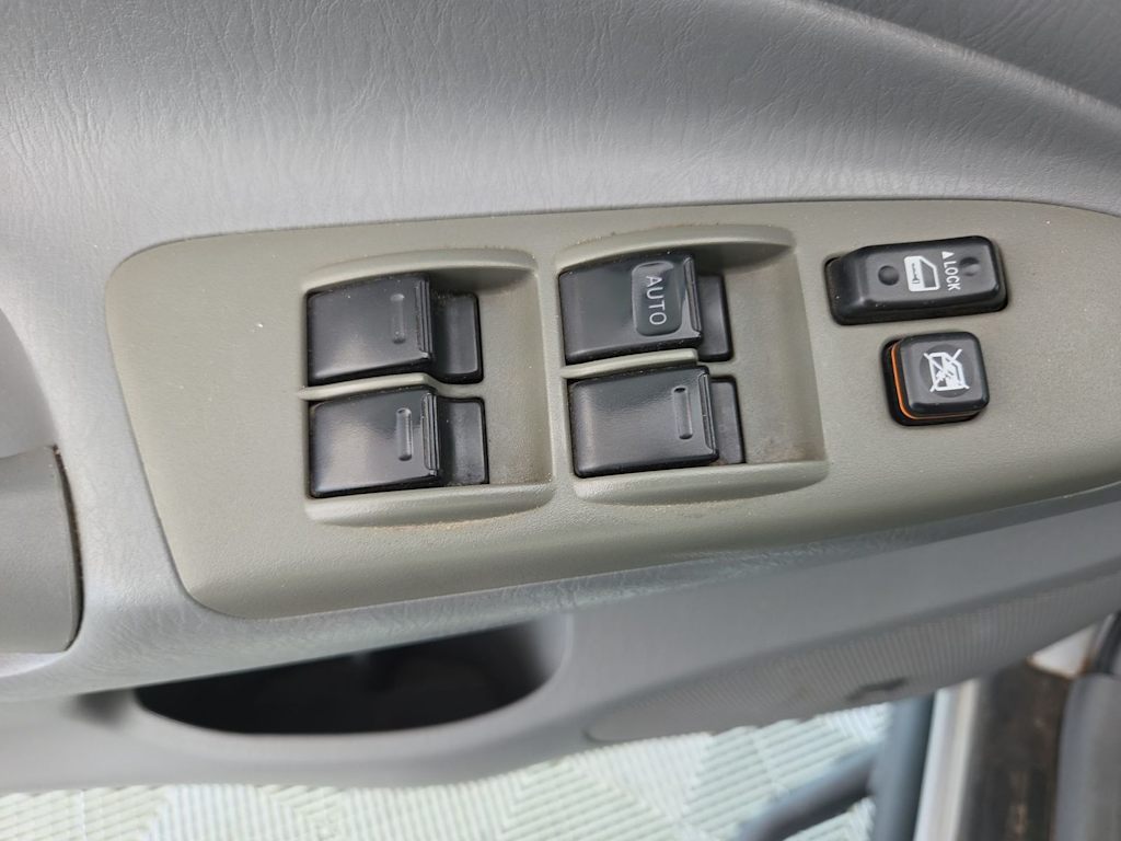 Thumbnail: 2011 Toyota Tacoma - 21
