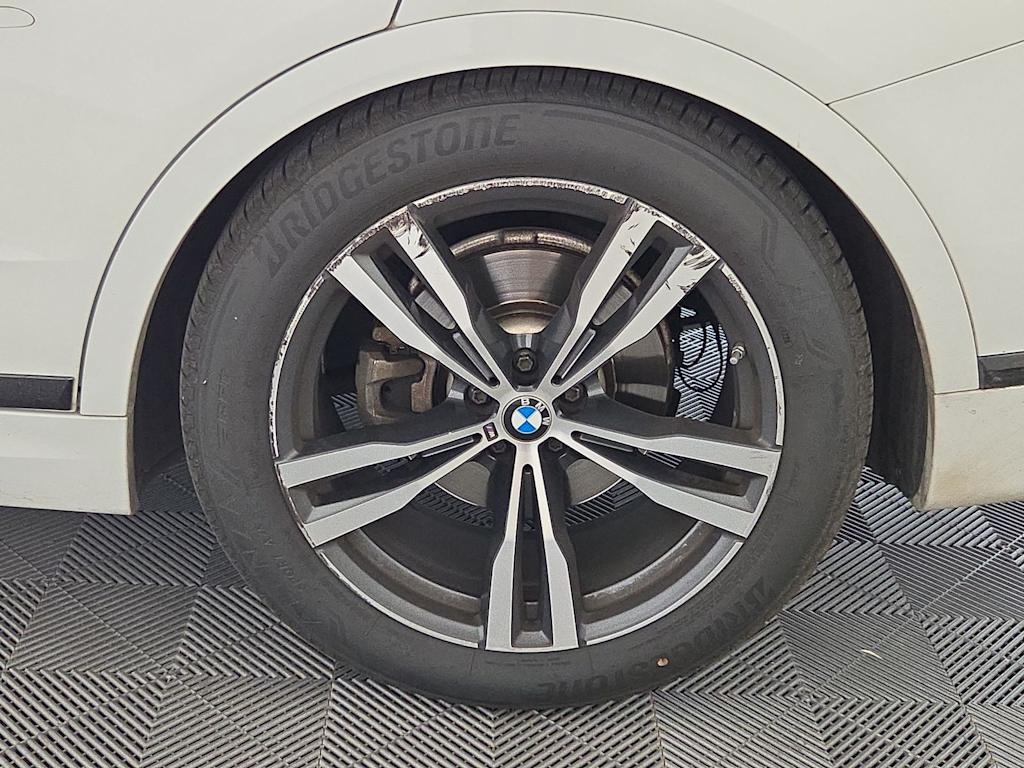 Thumbnail: 2021 BMW X7 - 7