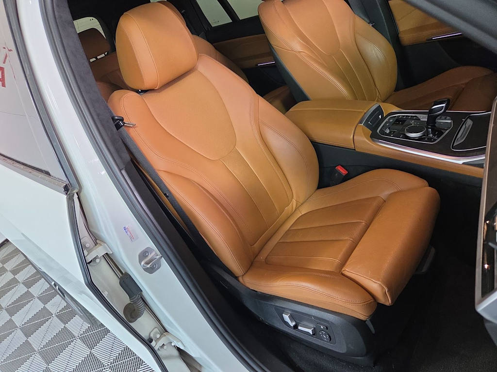 Thumbnail: 2021 BMW X7 - 11