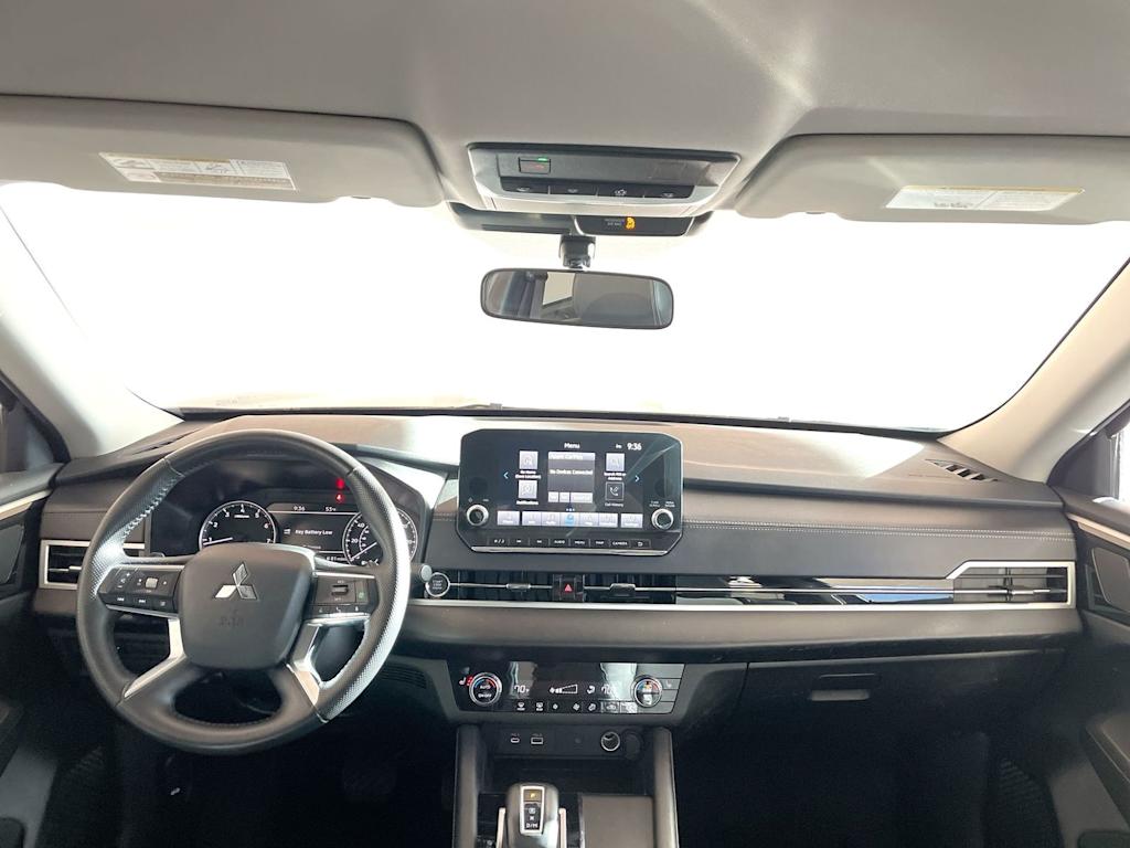 Thumbnail: 2024 Mitsubishi Outlander - 9