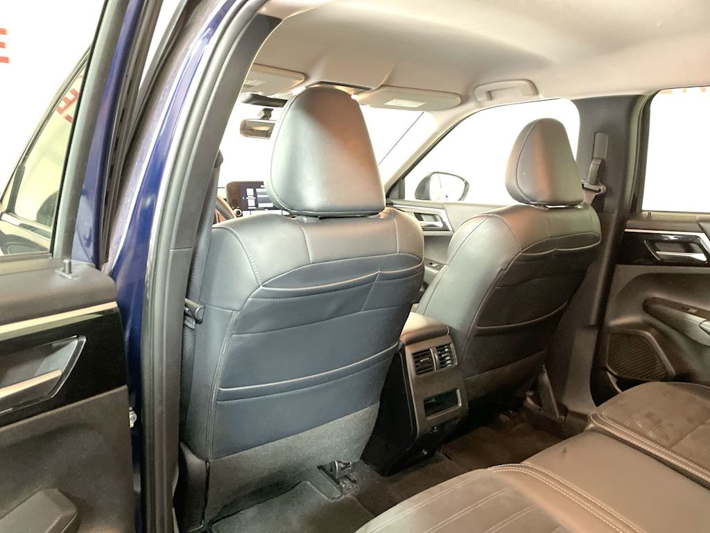 Thumbnail: 2024 Mitsubishi Outlander - 12