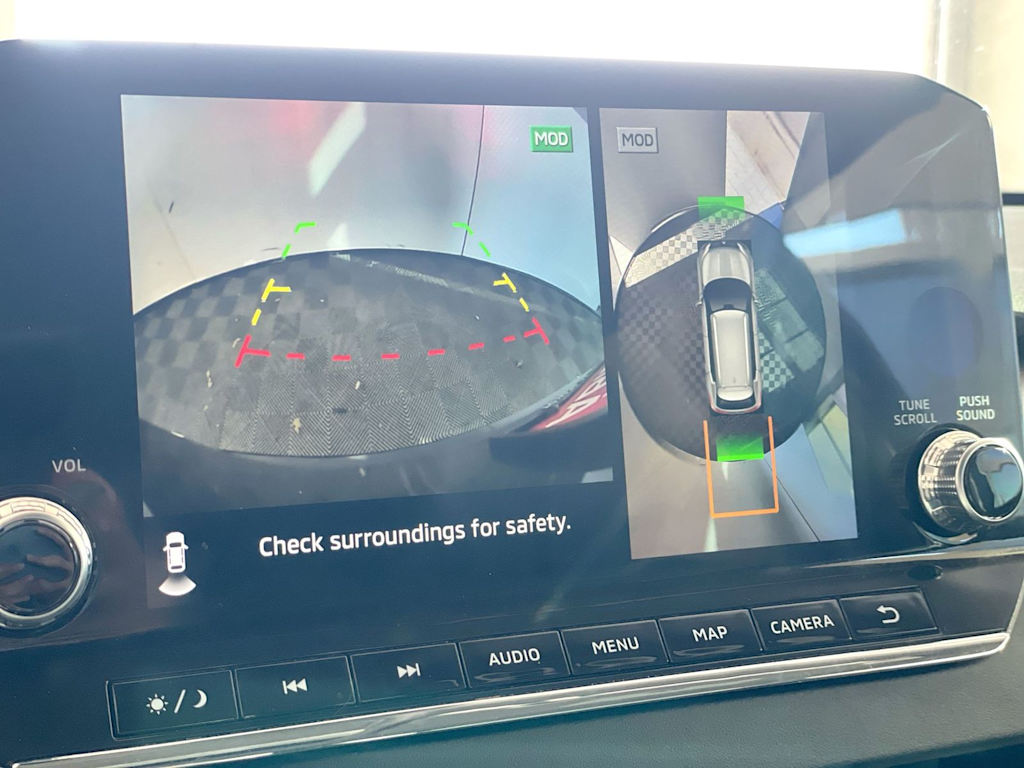 Thumbnail: 2024 Mitsubishi Outlander - 25