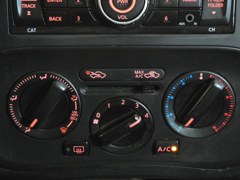 2013 Nissan JUKE S - Photo 24