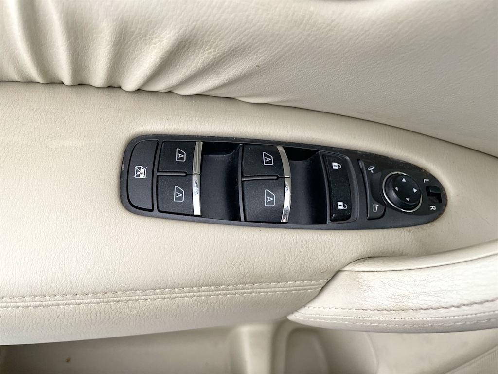 Thumbnail: 2014 INFINITI QX80 - 22