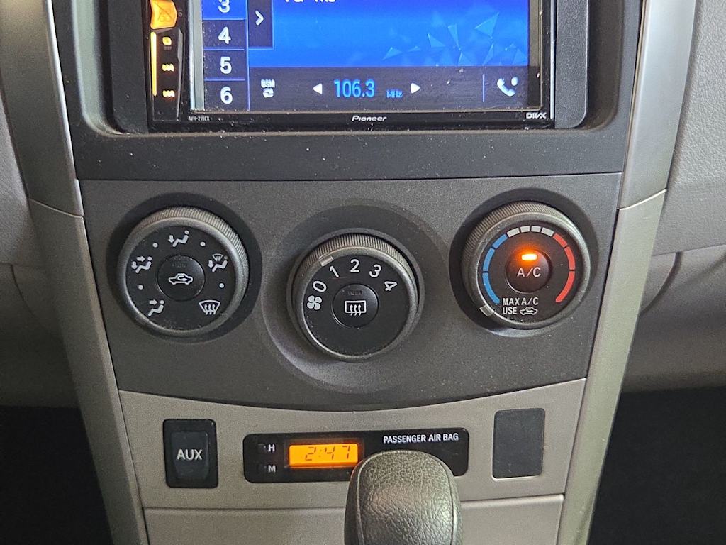 Thumbnail: 2011 Toyota Corolla - 25