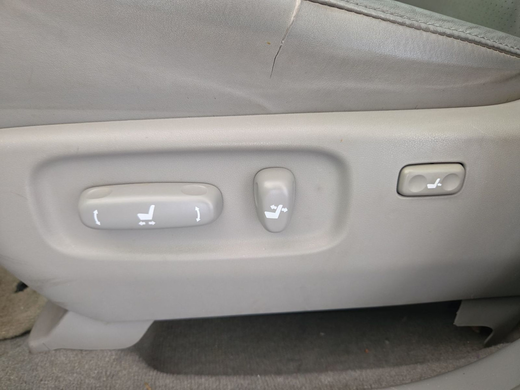 Thumbnail: 2005 Toyota Highlander - 22