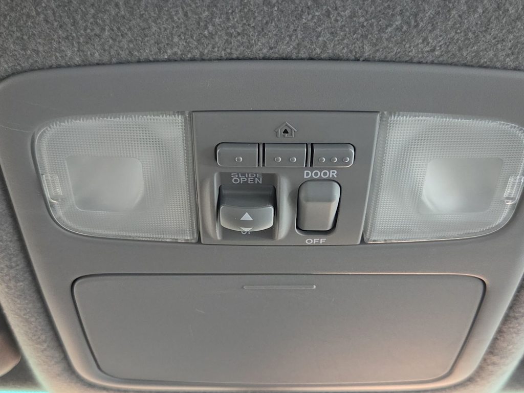 Thumbnail: 2005 Toyota Highlander - 27