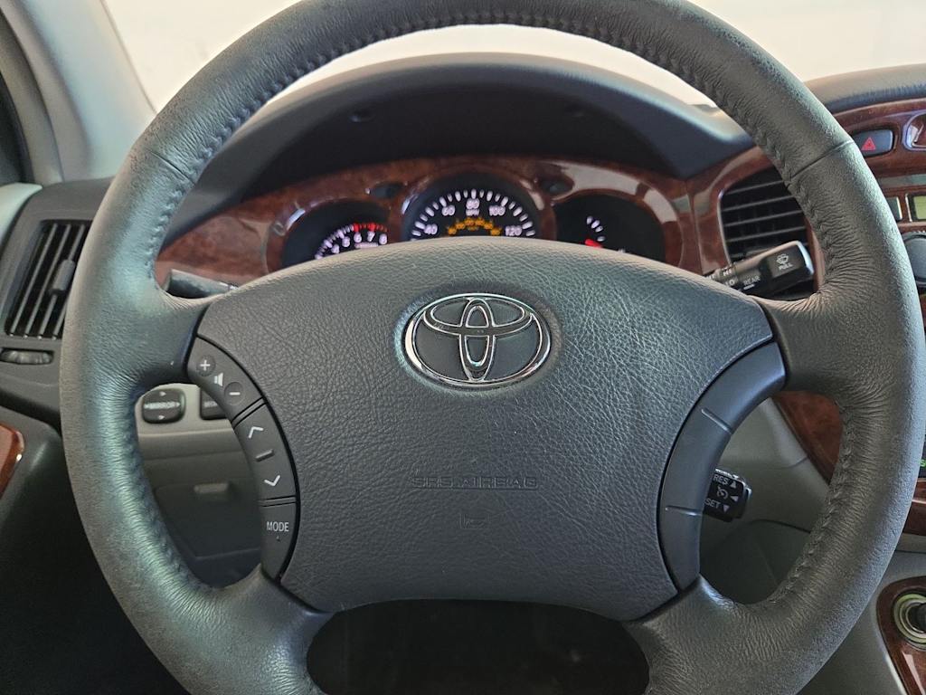 Thumbnail: 2005 Toyota Highlander - 25