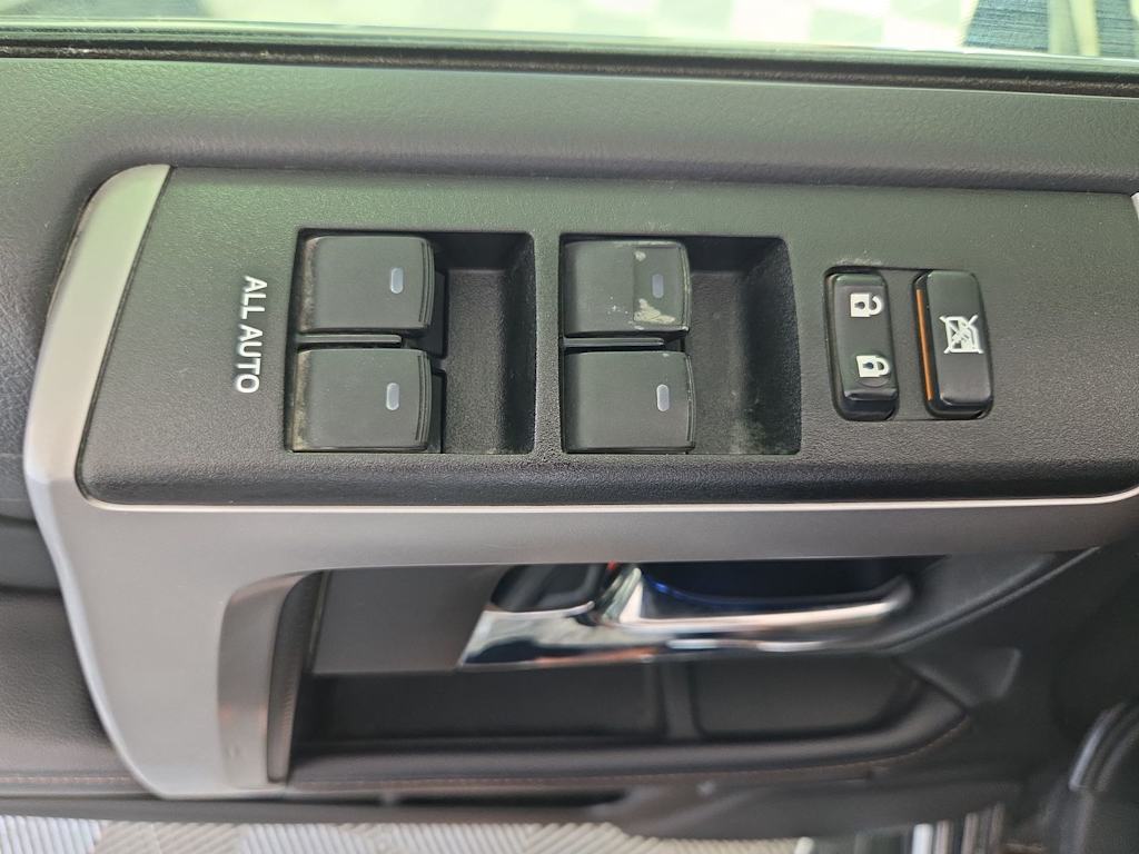 Thumbnail: 2022 Toyota 4Runner - 22