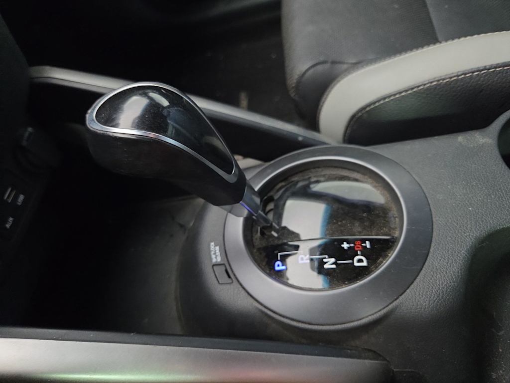 Thumbnail: 2016 Hyundai Veloster - 25