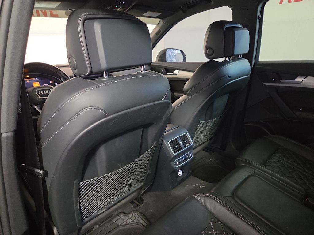 Thumbnail: 2019 Audi SQ5 - 13