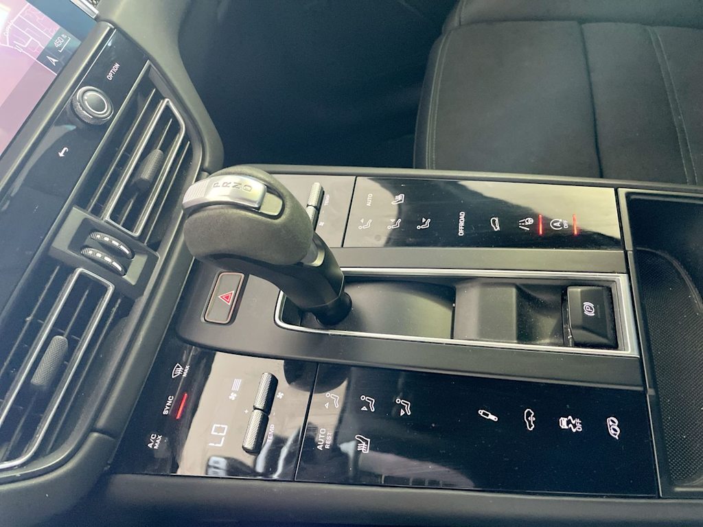 Thumbnail: 2023 Porsche Macan - 26