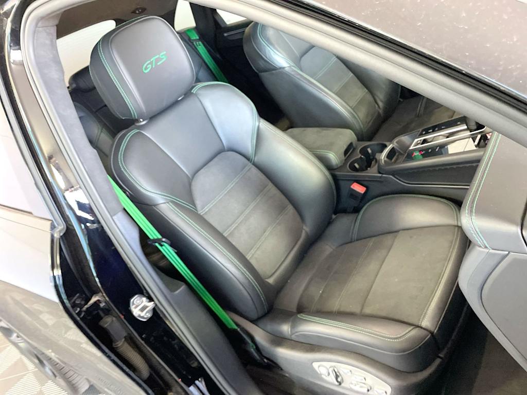 Thumbnail: 2023 Porsche Macan - 10