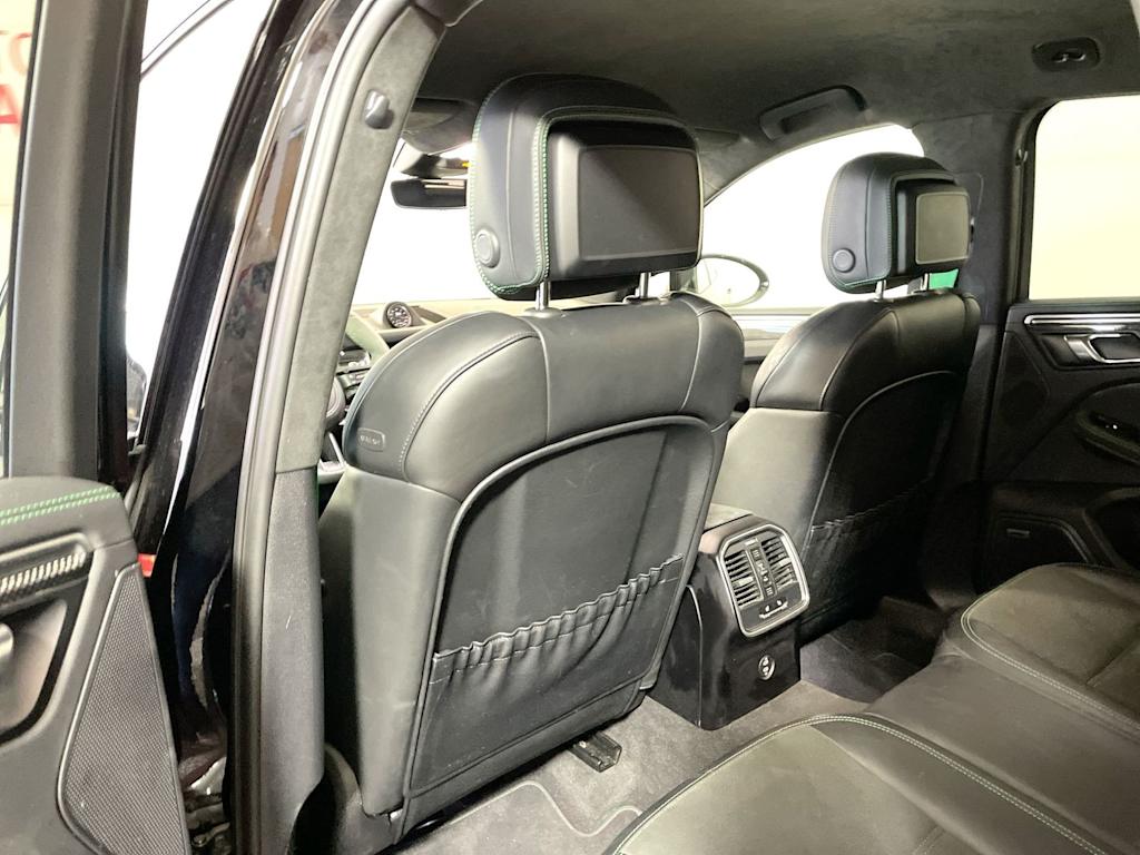 Thumbnail: 2023 Porsche Macan - 11