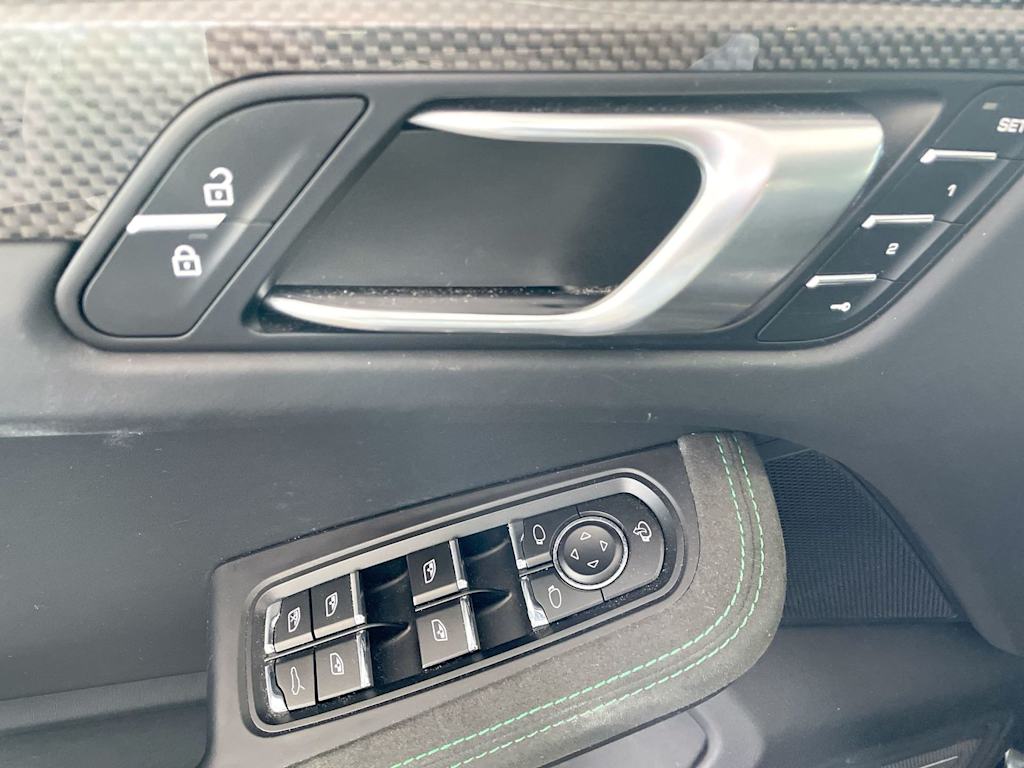 Thumbnail: 2023 Porsche Macan - 21