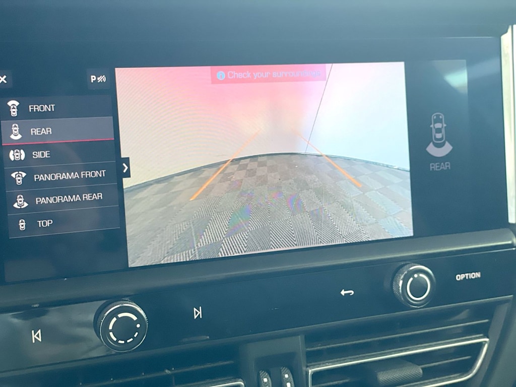 Thumbnail: 2023 Porsche Macan - 25