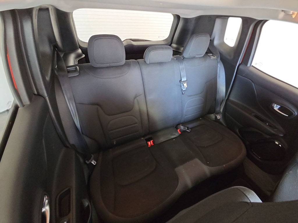 Thumbnail: 2017 Jeep Renegade - 21