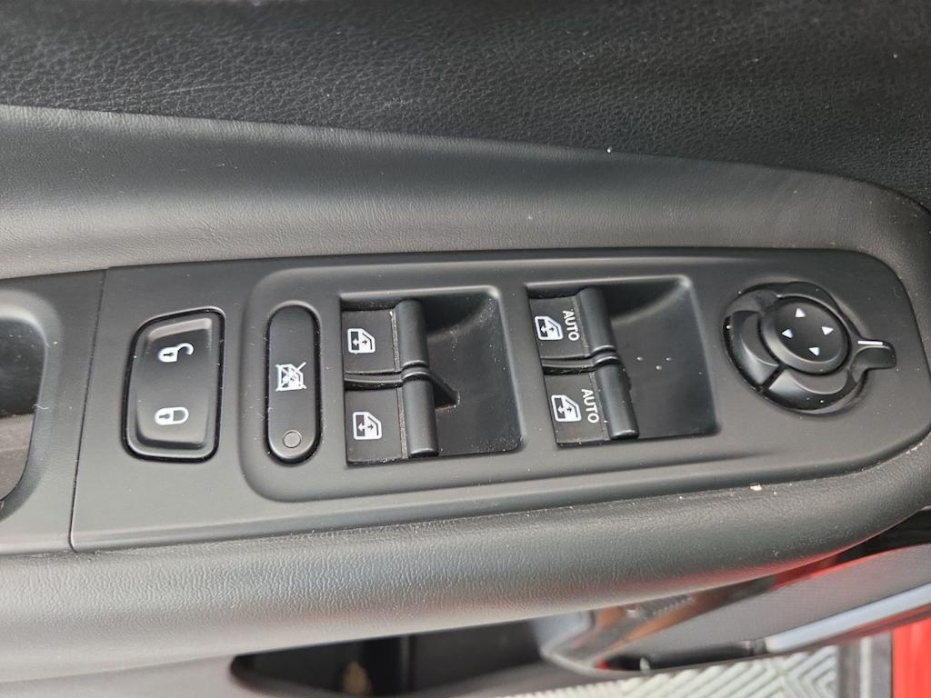 Thumbnail: 2017 Jeep Renegade - 19