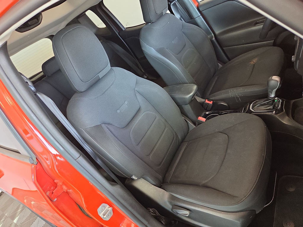 Thumbnail: 2017 Jeep Renegade - 9
