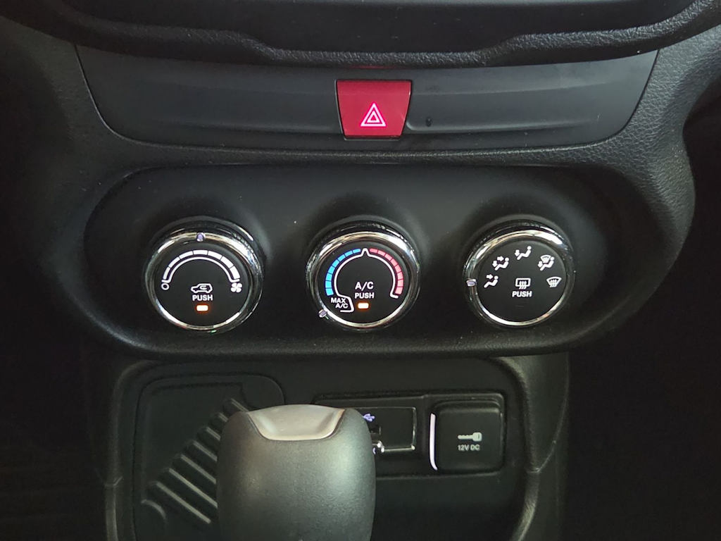 Thumbnail: 2017 Jeep Renegade - 24