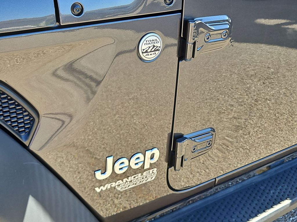 Thumbnail: 2020 Jeep Wrangler - 7