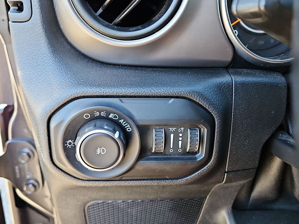 Thumbnail: 2020 Jeep Wrangler - 21
