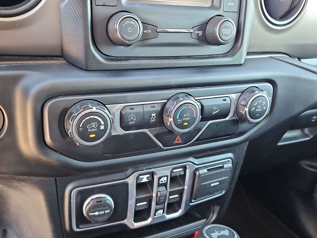 Thumbnail: 2020 Jeep Wrangler - 22