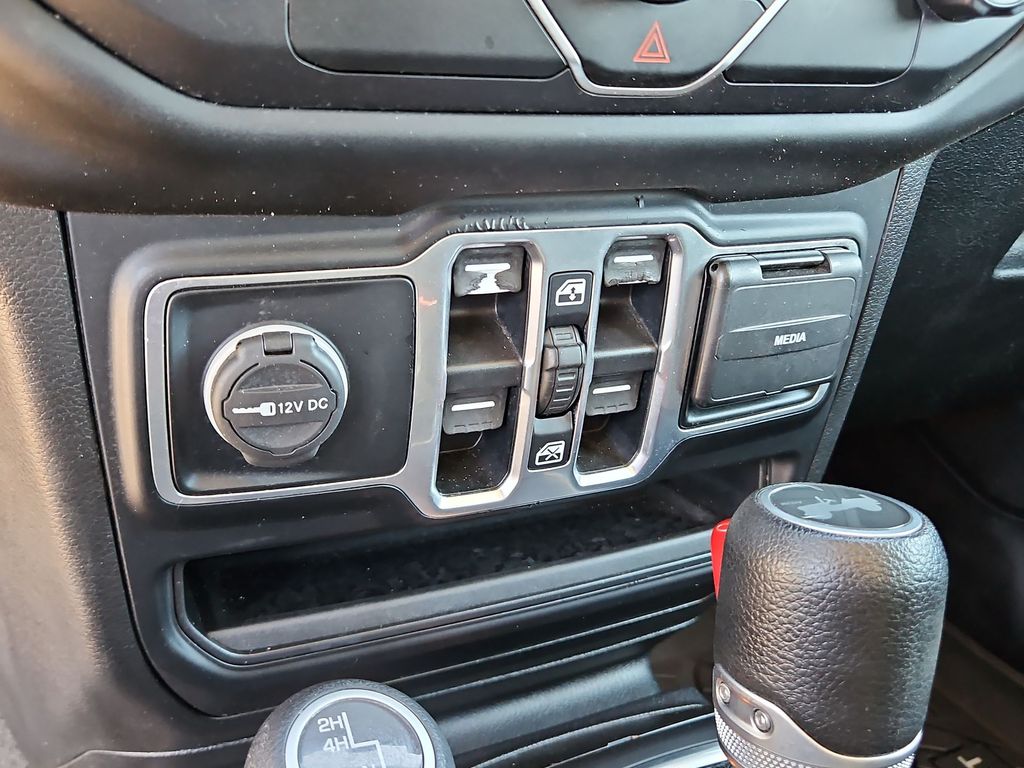 Thumbnail: 2020 Jeep Wrangler - 24