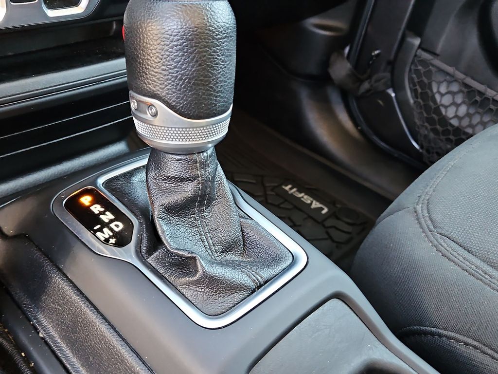 Thumbnail: 2020 Jeep Wrangler - 14