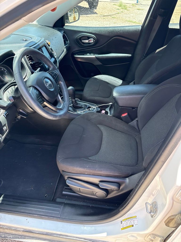 Thumbnail: 2019 Jeep Cherokee - 4