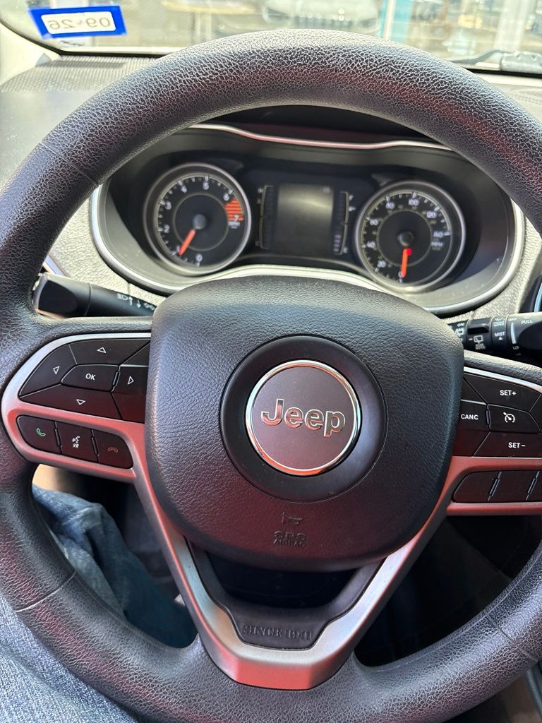 Thumbnail: 2019 Jeep Cherokee - 10